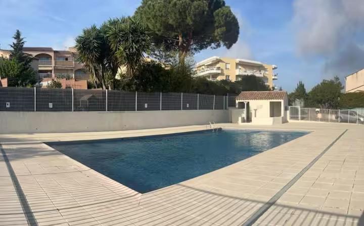 2p Piscine - Parking - Vue - Appartement *